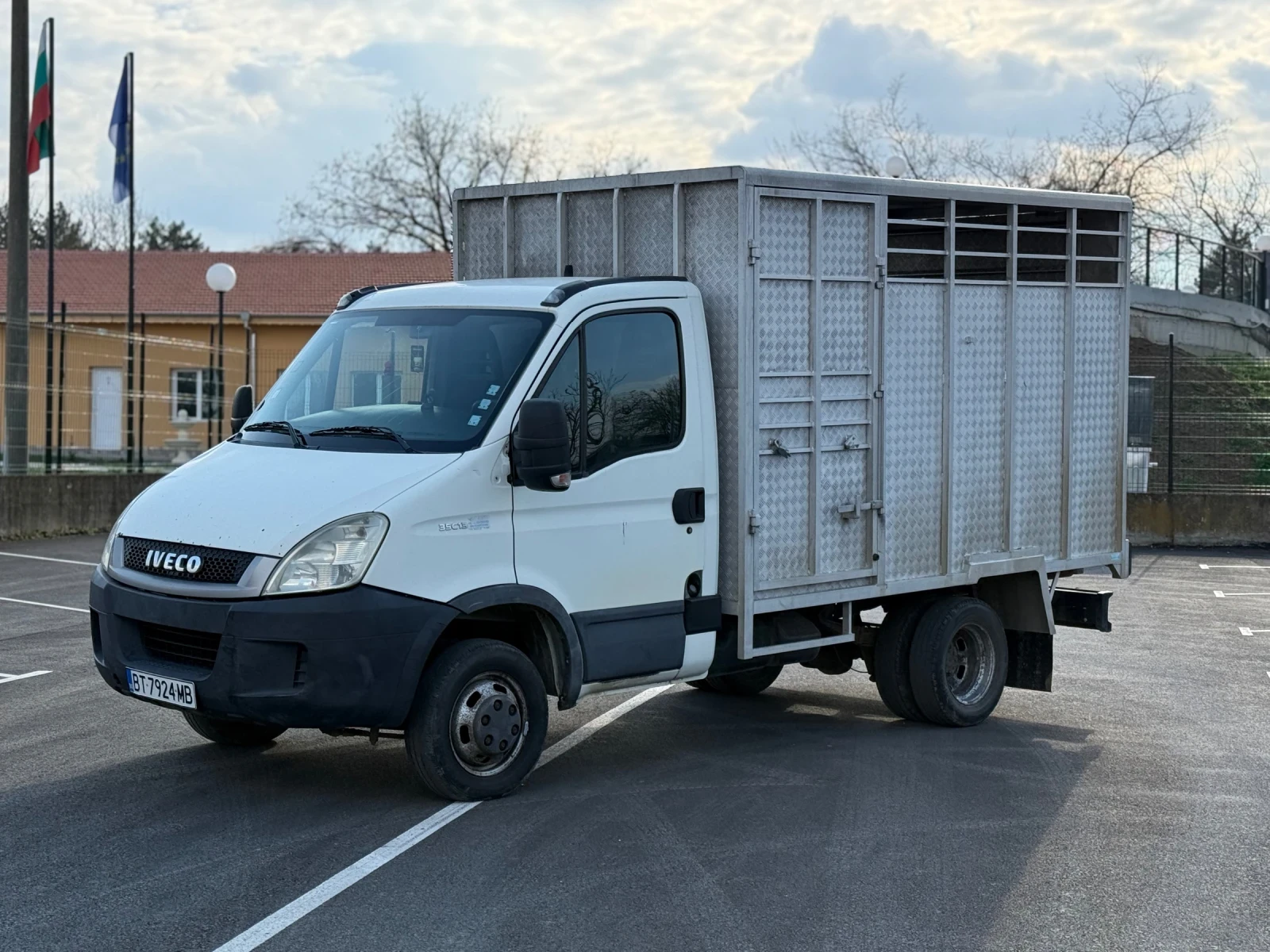 Iveco 35c13 Животновоз Уникат Facelift, снимка 3 - Бусове и автобуси - 53995866