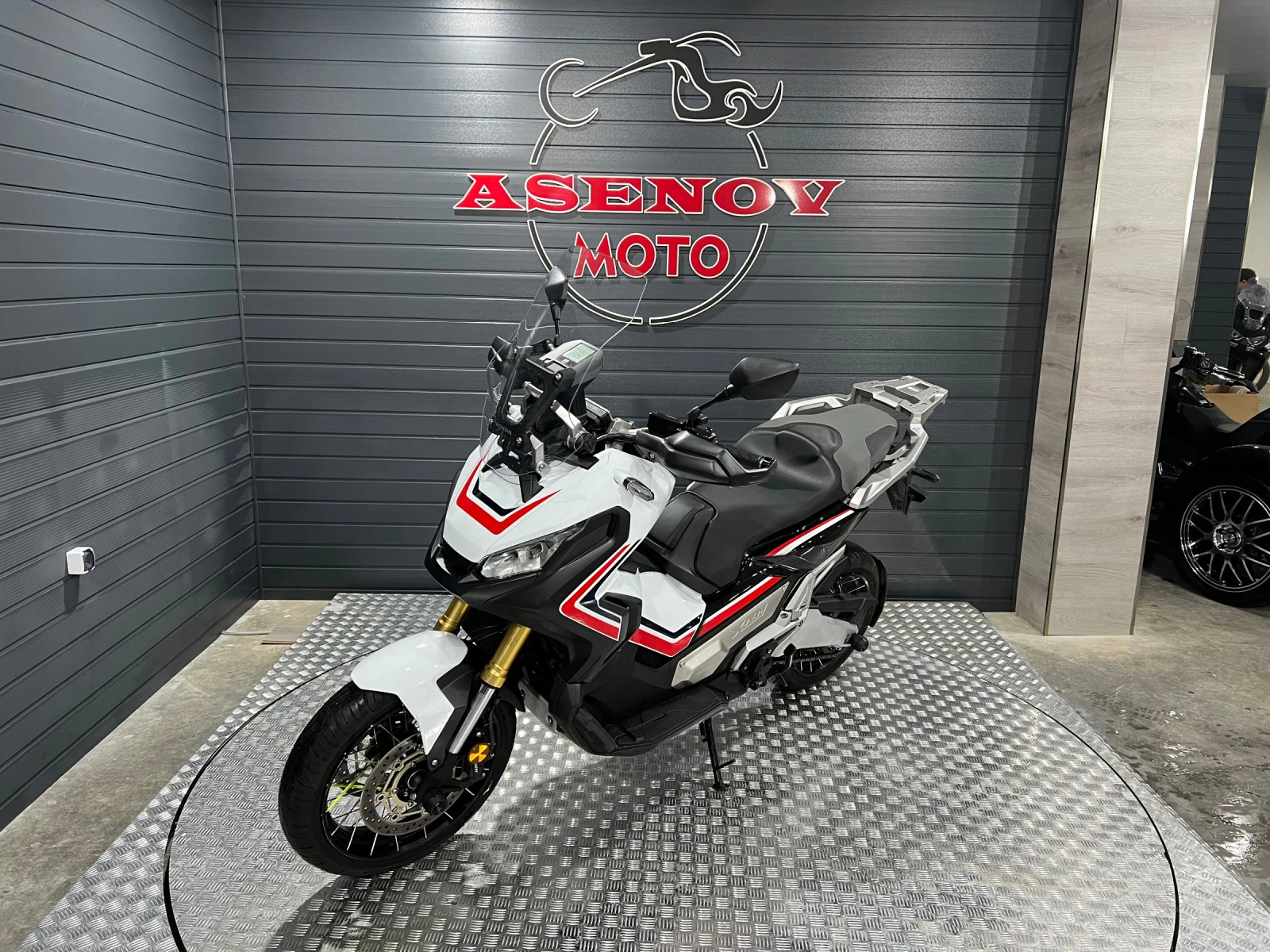 Honda X-ADV WHITE PEARL - изображение 3