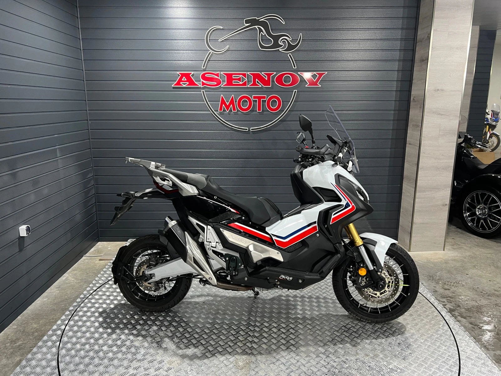 Honda X-ADV WHITE PEARL - изображение 4