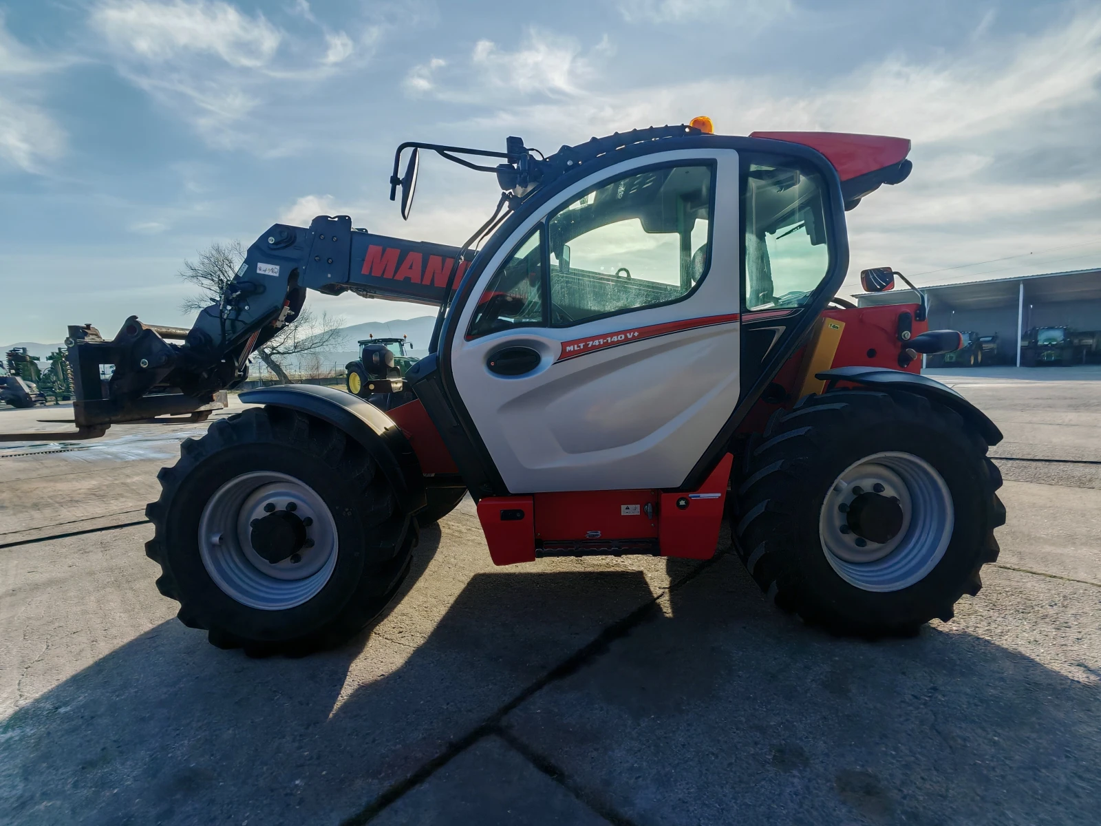 Телескопичен товарач Manitou MLT 741-140 V+ лизинг с първоначална вноска 20 % - изображение 10