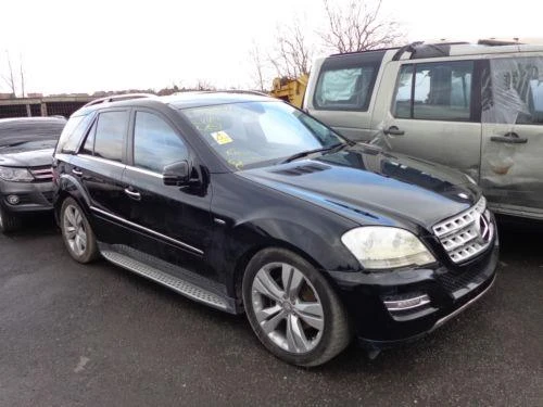 Светлини за Mercedes-Benz ML 320, снимка 1 - Части - 22410882