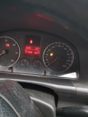 VW Touran - 2350 € / 4596.20 лв. - 79888720 3