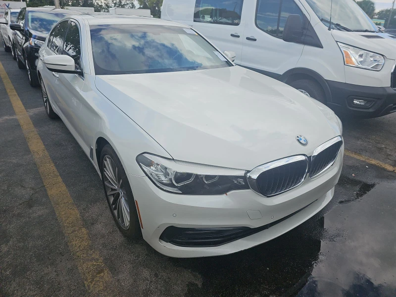 BMW 540 Gesture Control* камера* keyless* мъртва точка* Hi, снимка 2 - Автомобили и джипове - 47394646