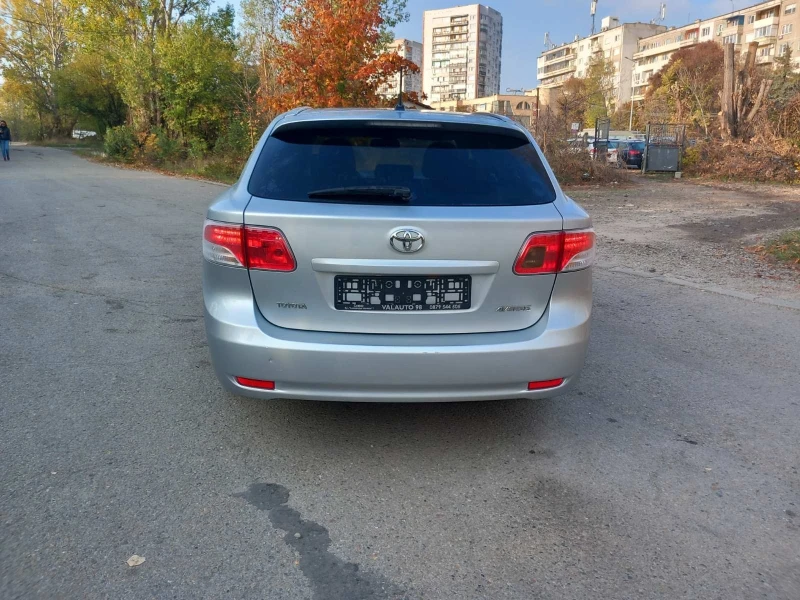 Toyota Avensis 2.0i, снимка 6 - Автомобили и джипове - 49053693