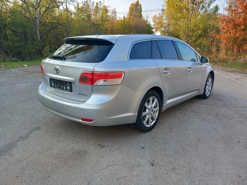 Toyota Avensis 2.0i, снимка 5 - Автомобили и джипове - 49053693