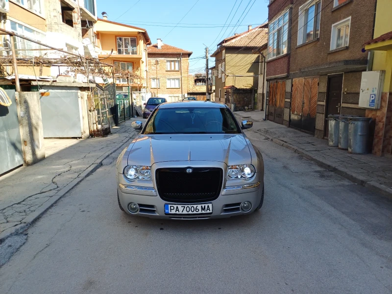 Chrysler 300c, снимка 1 - Автомобили и джипове - 49536340