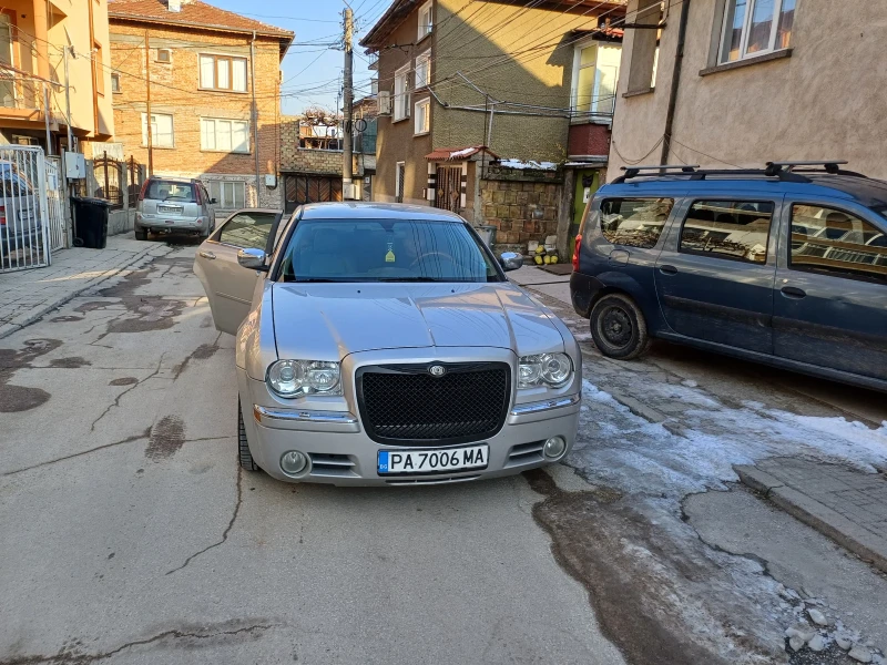 Chrysler 300c, снимка 1 - Автомобили и джипове - 49292010