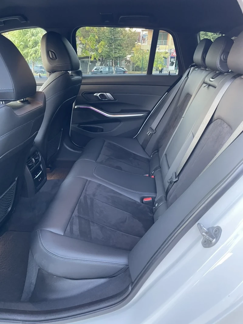 BMW 330 BMW 330d | Mhev !!! M-пакет !!! LASER HEADLIGHTS , снимка 12 - Автомобили и джипове - 52648086