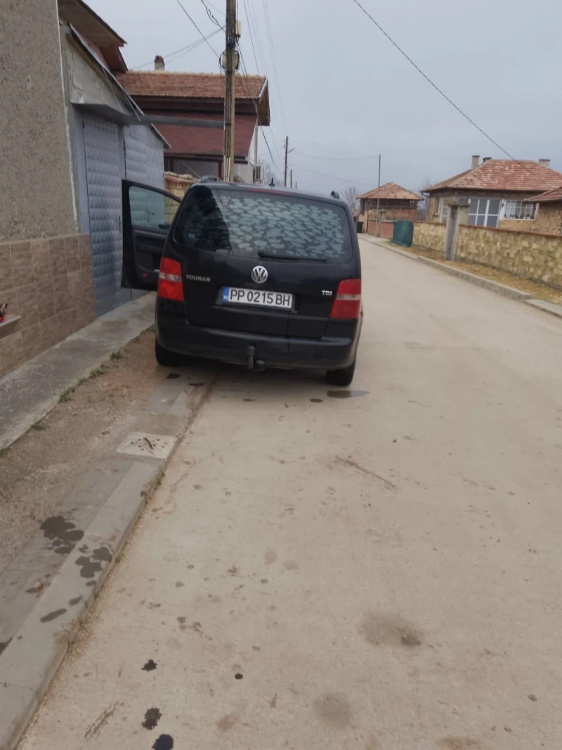 VW Touran, снимка 2 - Автомобили и джипове - 53096192