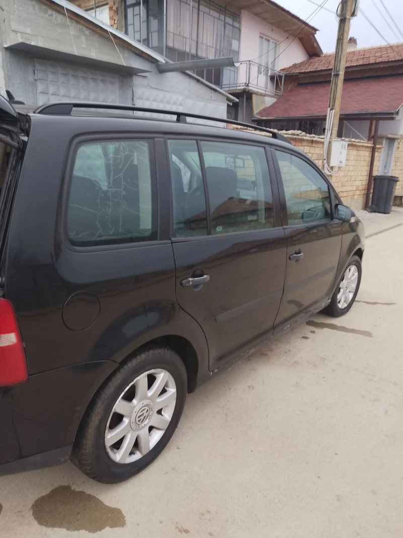 VW Touran, снимка 5 - Автомобили и джипове - 53096192