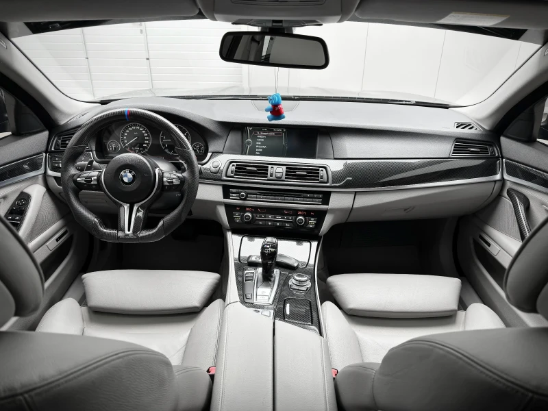 BMW 530 M Performance/HeadUP/Soft Close/3xTV/Carbon/SAT, снимка 9 - Автомобили и джипове - 53168694