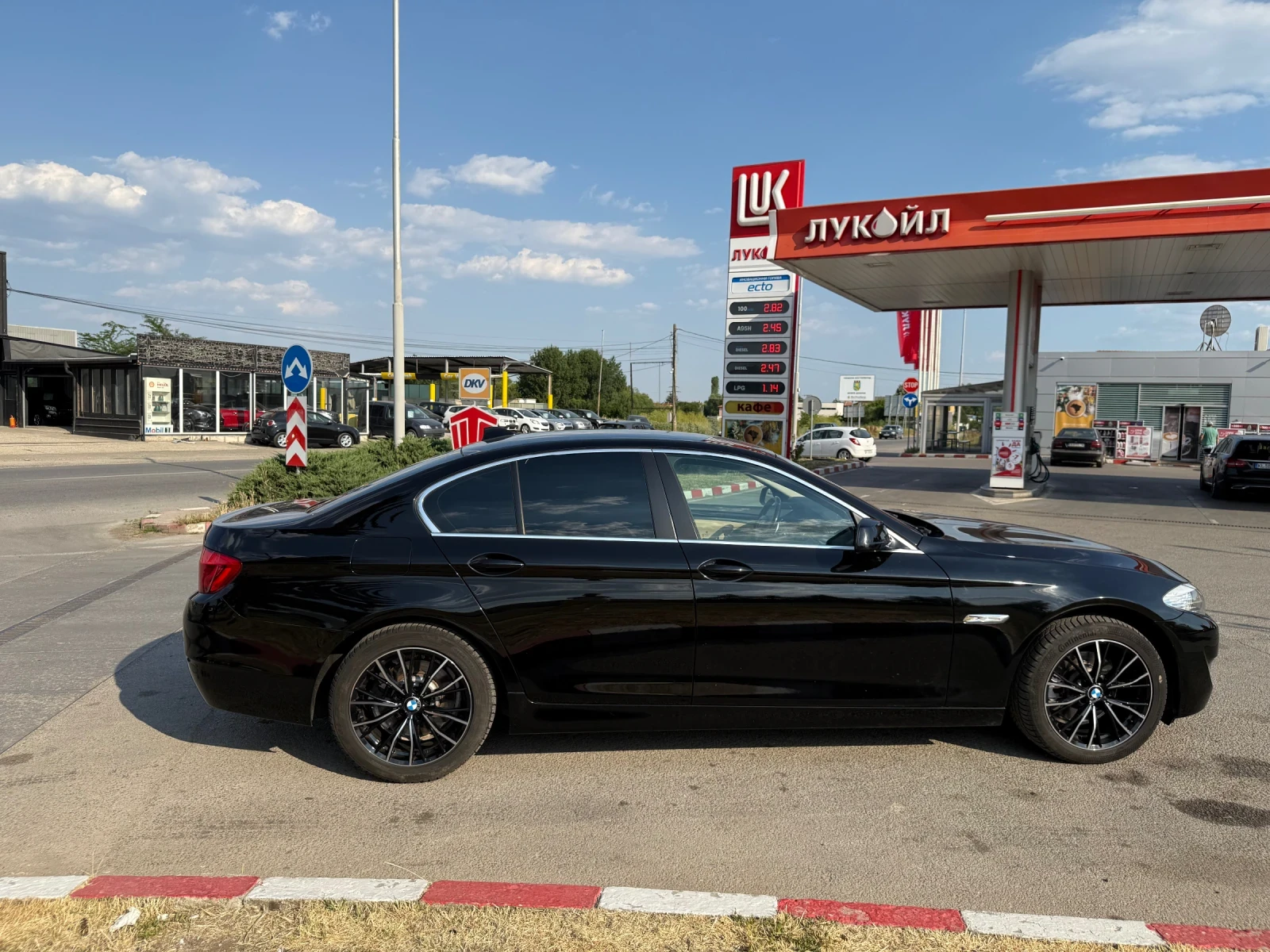 BMW 520 2.0d* LED* NAVI* УНИКАТТ - изображение 2
