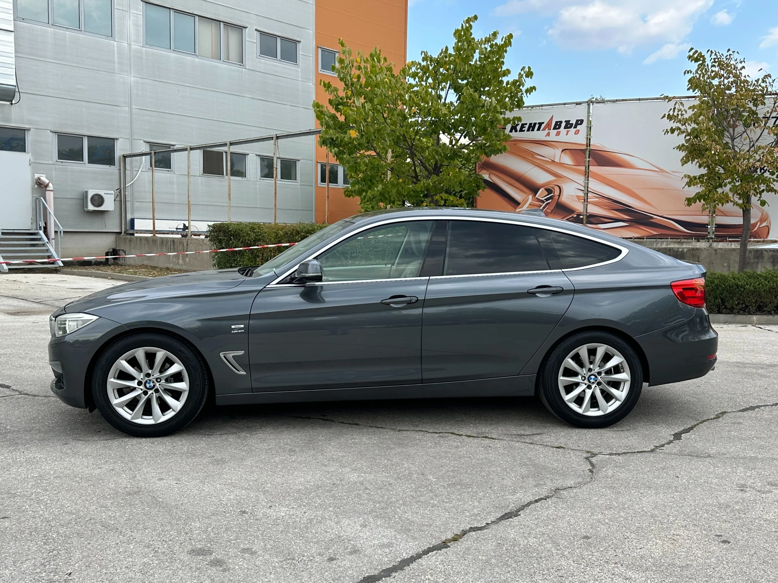 BMW 318 GT 2.0d 143 к.с. - изображение 2