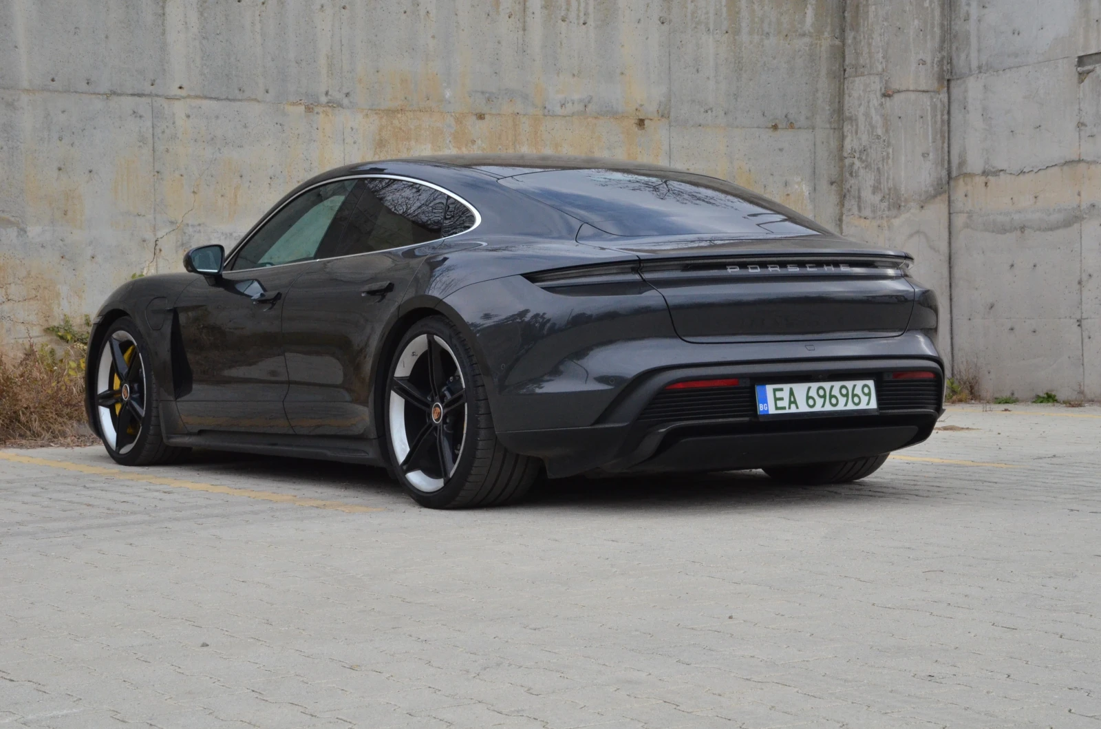 Porsche Taycan Turbo S - изображение 6