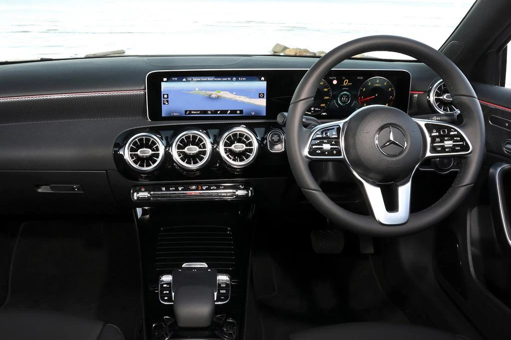 Mercedes-Benz A 250 4MATIC AWD АвтоКредит  (ЦЕНА ДО БГ), снимка 3 - Автомобили и джипове - 54011100