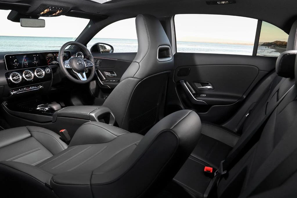 Mercedes-Benz A 250 4MATIC AWD АвтоКредит  (ЦЕНА ДО БГ), снимка 2 - Автомобили и джипове - 54011100