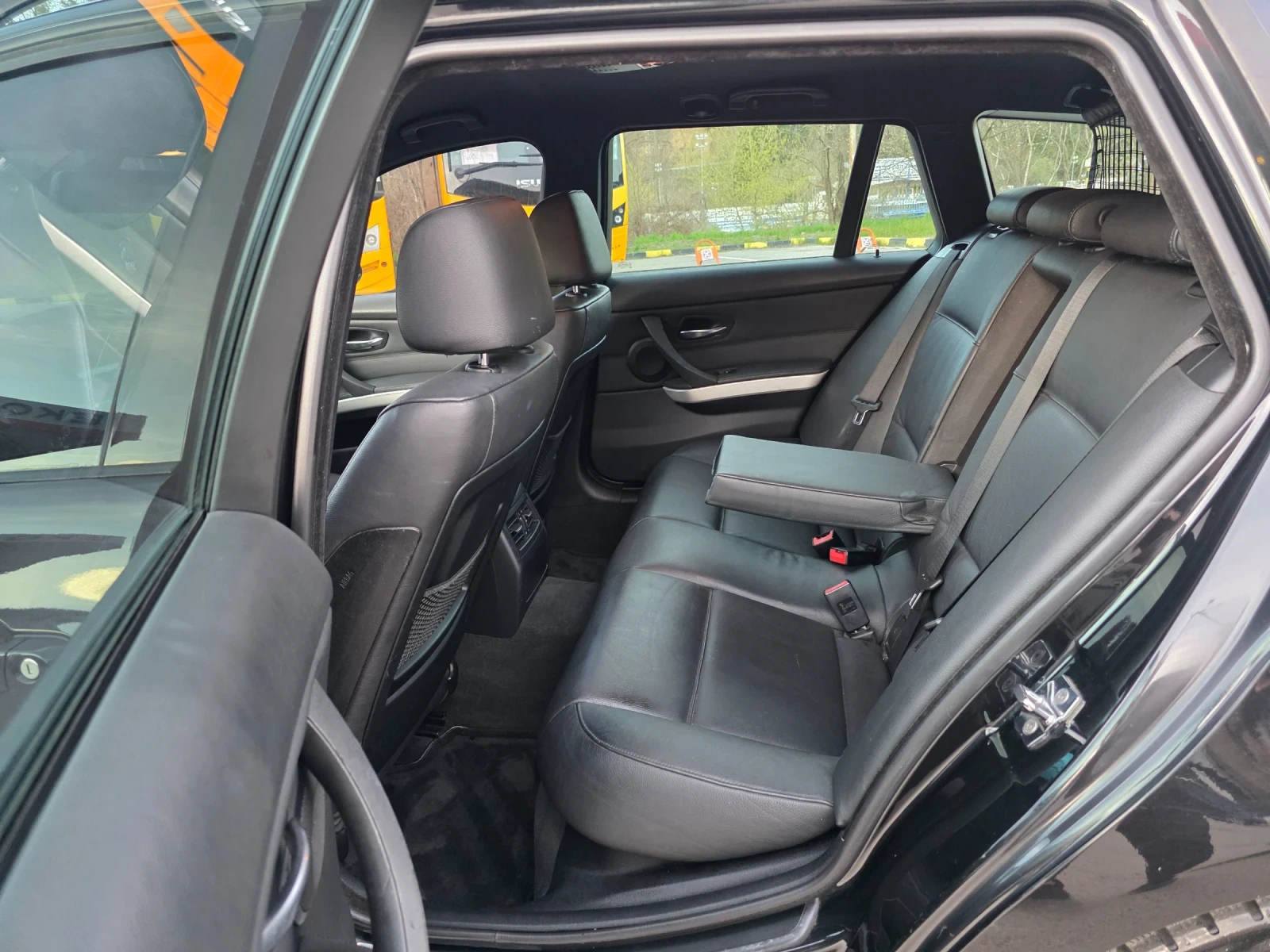 BMW 330, снимка 16 - Автомобили и джипове - 54155600