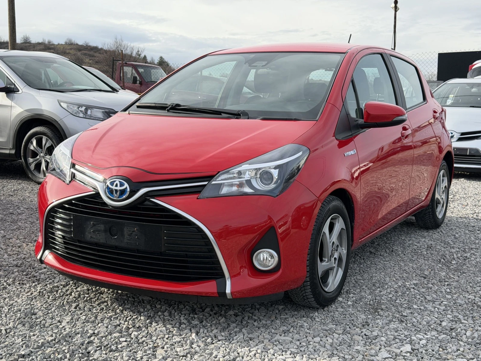Toyota Yaris 1.5Hybrid Реални КМ / 1 СОБСТВЕНИК / БЕЗ РЪЖДА, снимка 5 - Автомобили и джипове - 55219875