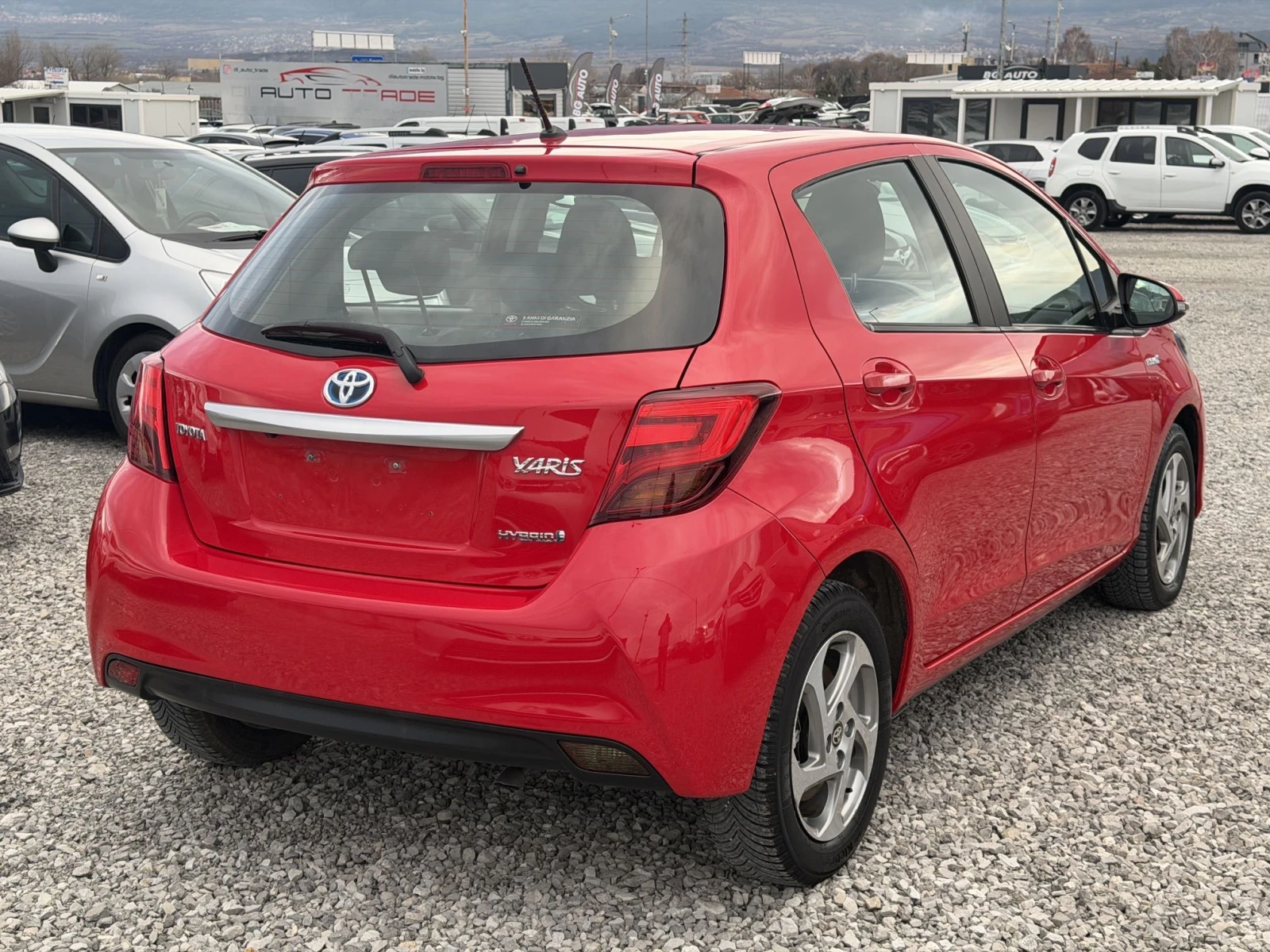 Toyota Yaris 1.5Hybrid Реални КМ / 1 СОБСТВЕНИК / БЕЗ РЪЖДА, снимка 3 - Автомобили и джипове - 55219875