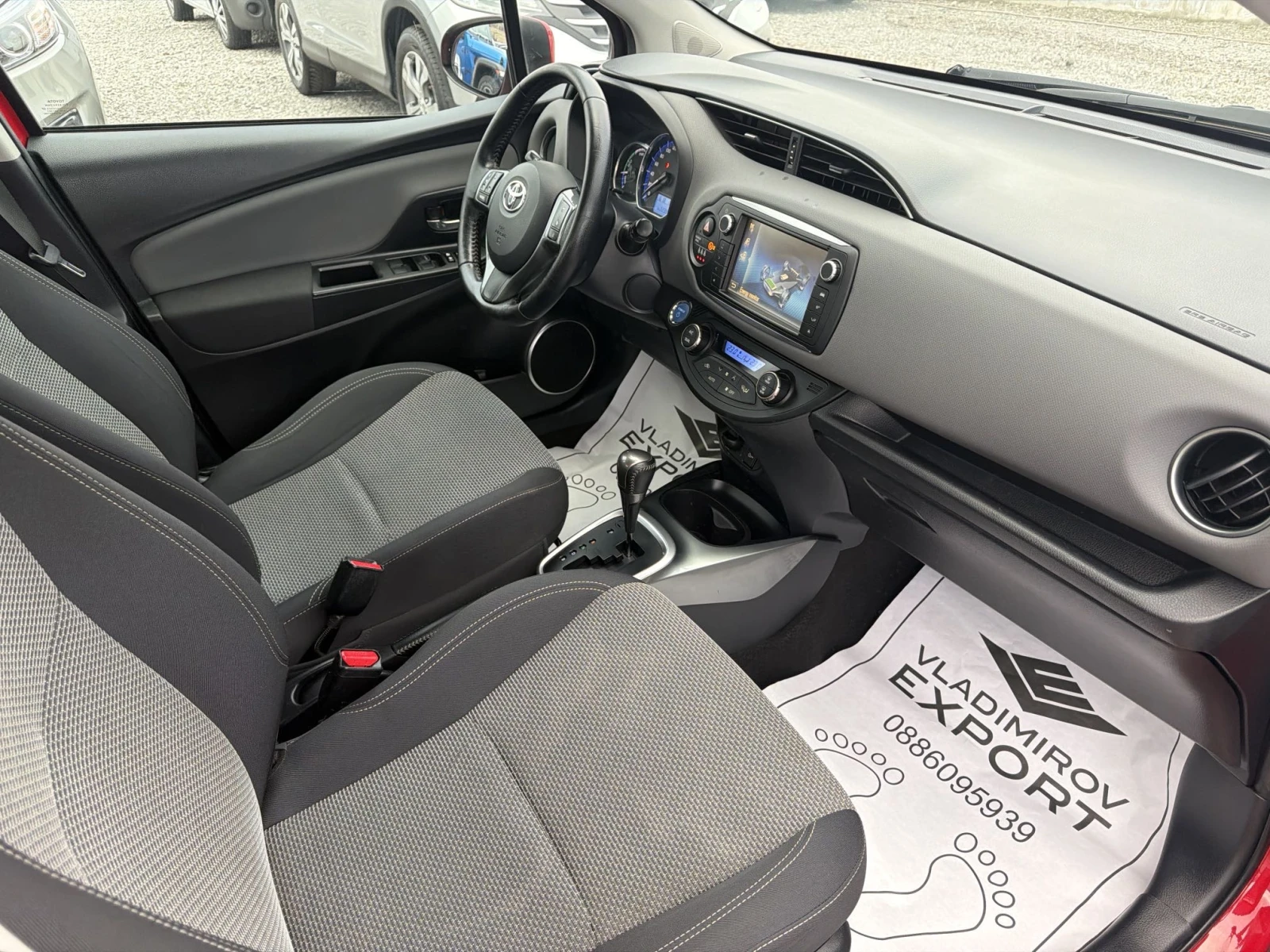 Toyota Yaris 1.5Hybrid Реални КМ / 1 СОБСТВЕНИК / БЕЗ РЪЖДА, снимка 8 - Автомобили и джипове - 55219875