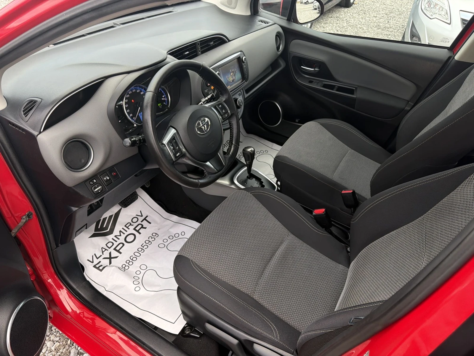 Toyota Yaris 1.5Hybrid Реални КМ / 1 СОБСТВЕНИК / БЕЗ РЪЖДА, снимка 6 - Автомобили и джипове - 55219875