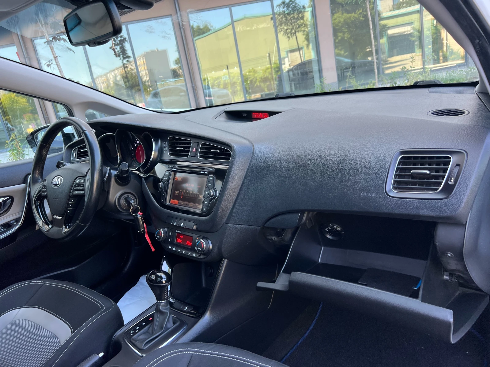 Kia Ceed 1.6CRDI ПАНОРАМА NAVI CAMERA  , снимка 13 - Автомобили и джипове - 55599198