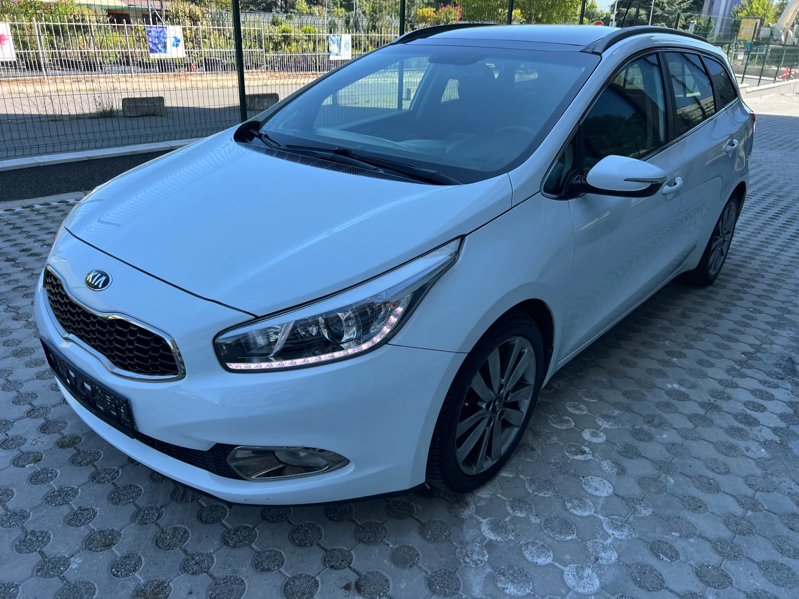 Kia Ceed 1.6CRDI ПАНОРАМА NAVI CAMERA  
