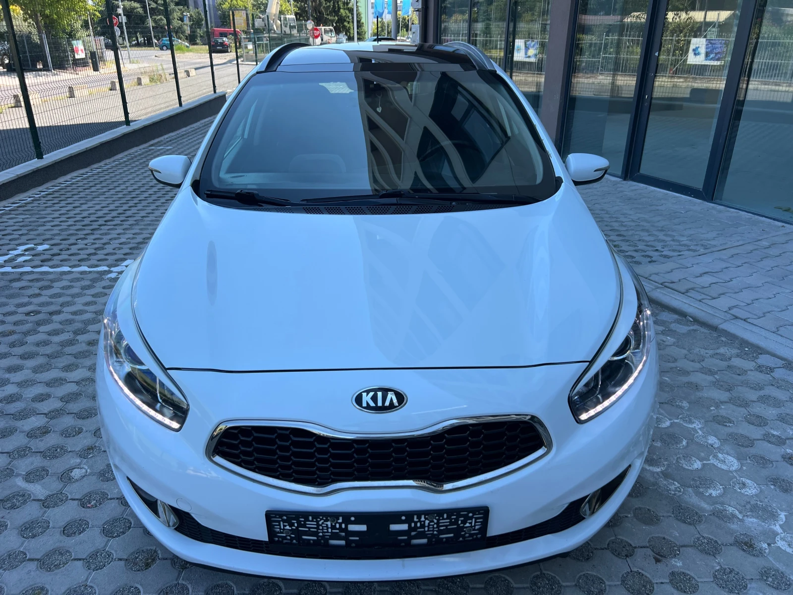 Kia Ceed 1.6CRDI ПАНОРАМА NAVI CAMERA  , снимка 2 - Автомобили и джипове - 55599198
