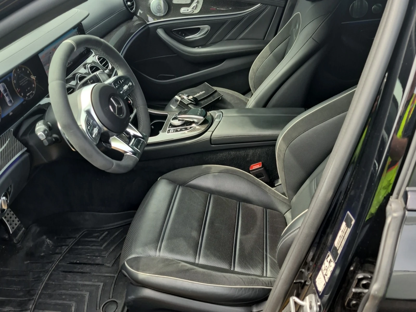 Mercedes-Benz E 63 AMG * АВТОКРЕДИТ * ГЛАВНО ПРЕДСТАВИТЕЛСТВО, снимка 5 - Автомобили и джипове - 55951605