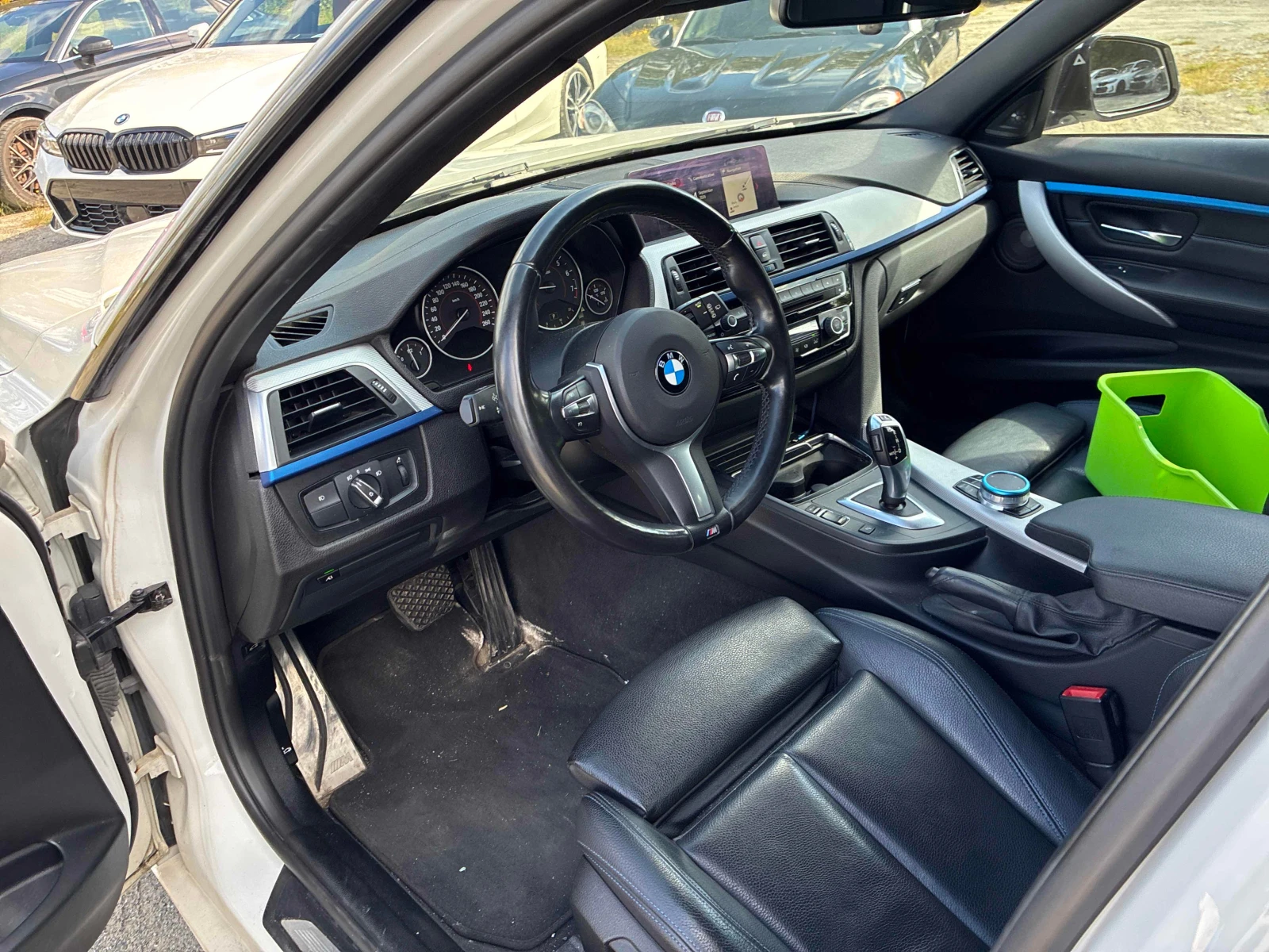 BMW 330 xDrive | CARFAX ГЛАВНО ПРЕДСТАВИТЕЛСТВО НА BMW, снимка 7 - Автомобили и джипове - 55958389