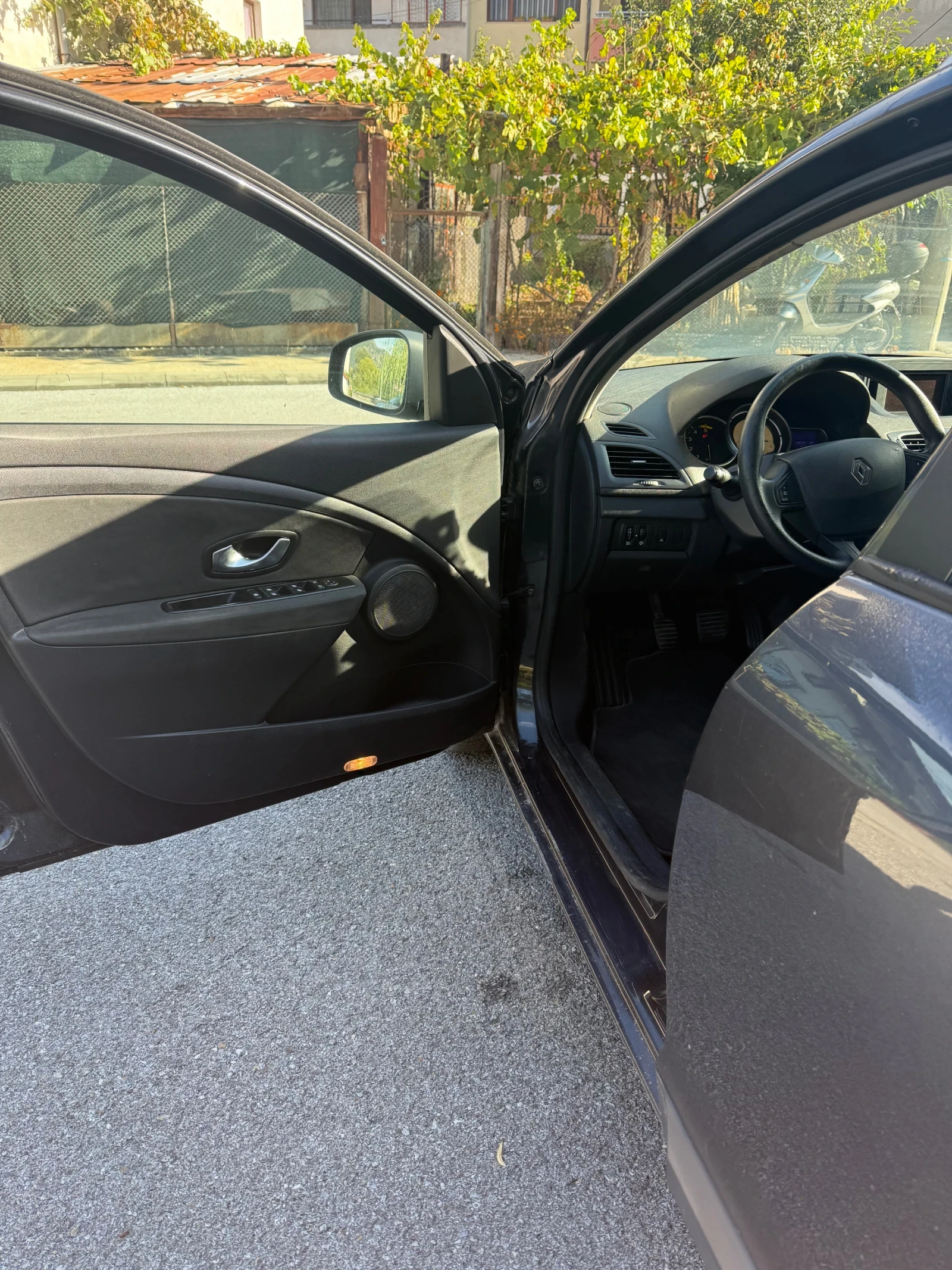 Renault Megane, снимка 6 - Автомобили и джипове - 56441894