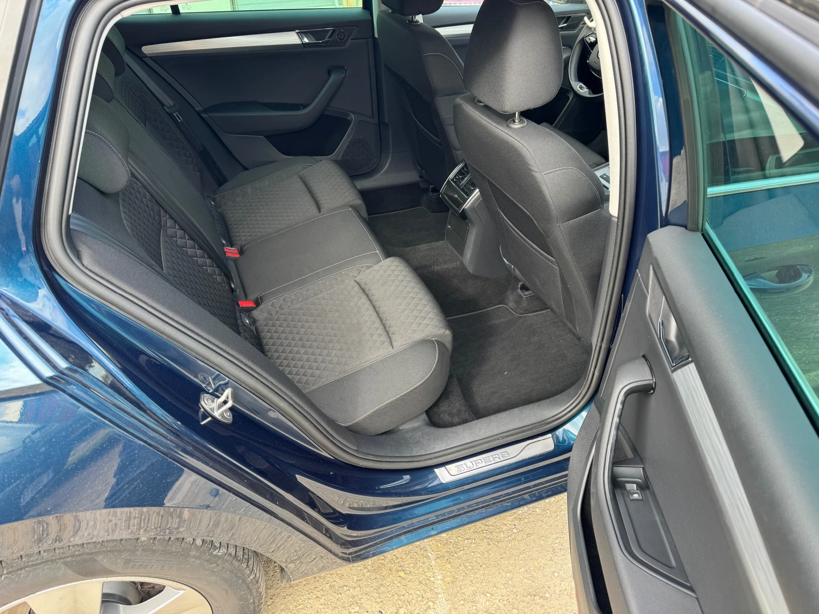 Skoda Superb 2.0 TDI , снимка 11 - Автомобили и джипове - 56530671