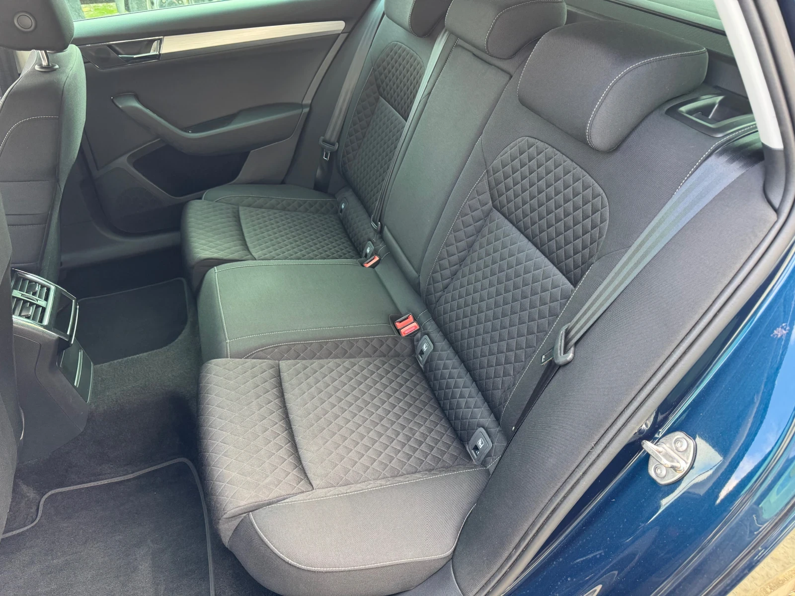 Skoda Superb 2.0 TDI , снимка 12 - Автомобили и джипове - 56530671
