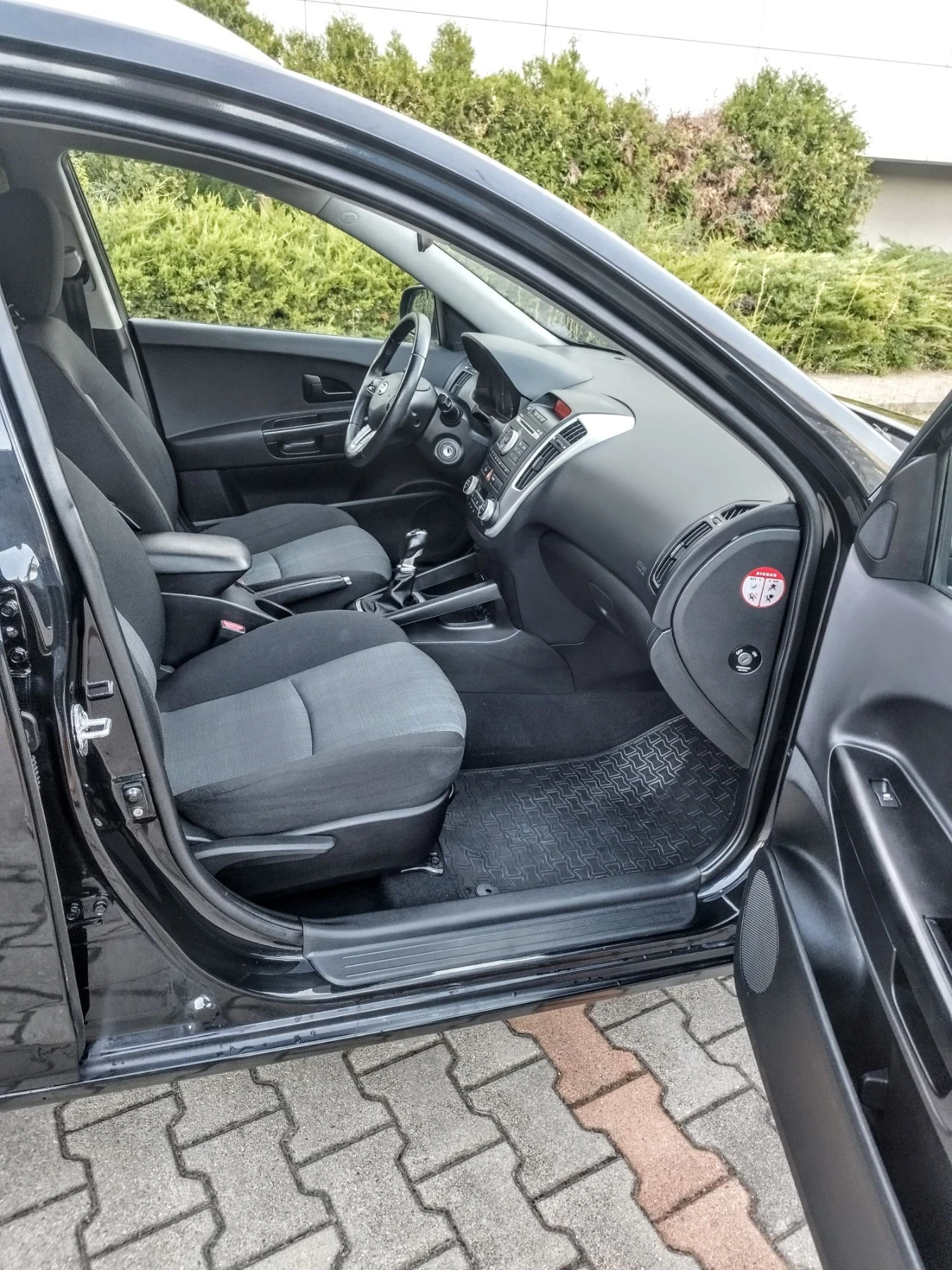 Kia Ceed бензин, климатроник, РЕАЛЕН ПРОБЕГ ., снимка 9 - Автомобили и джипове - 56546384