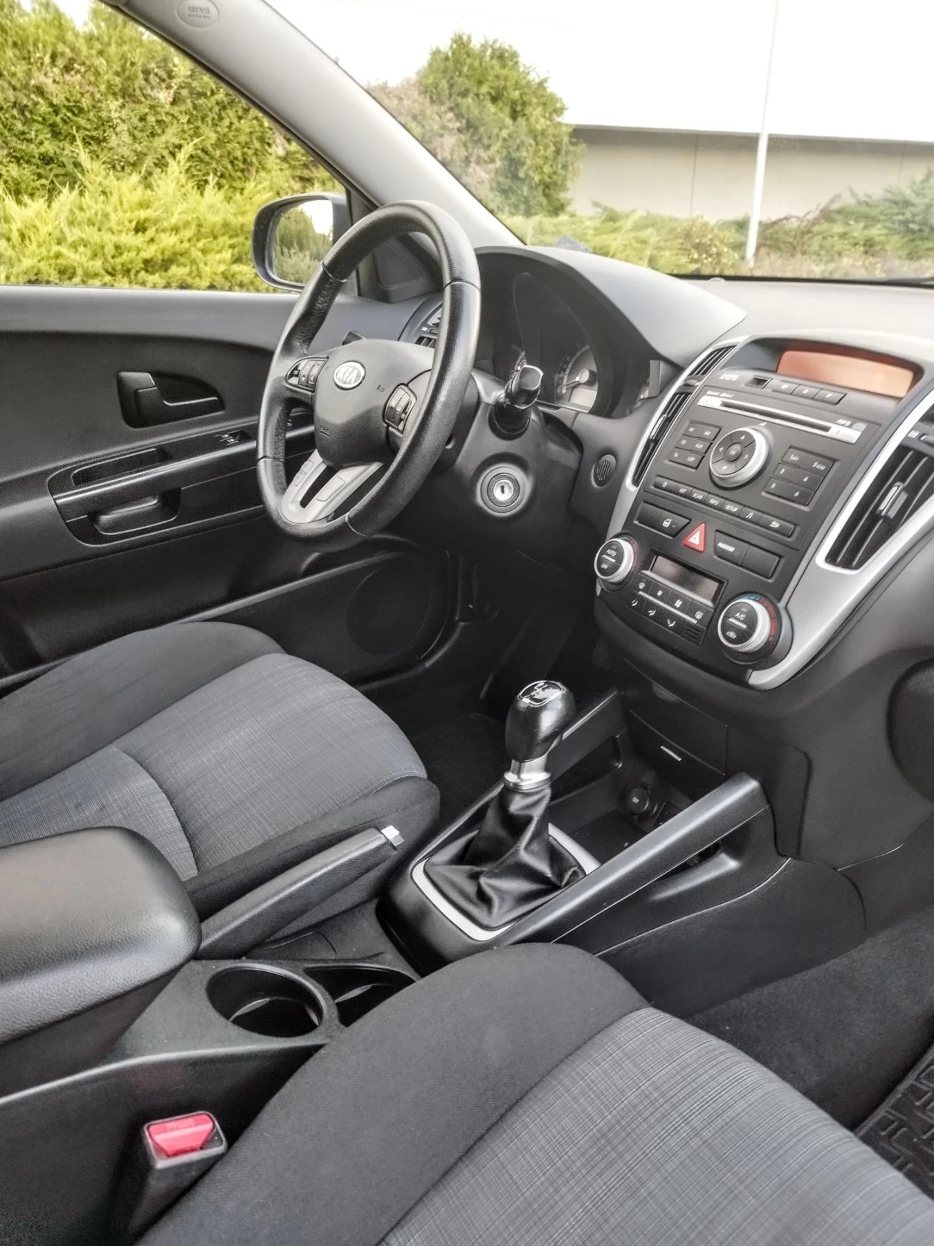 Kia Ceed бензин, климатроник, РЕАЛЕН ПРОБЕГ ., снимка 12 - Автомобили и джипове - 56546384
