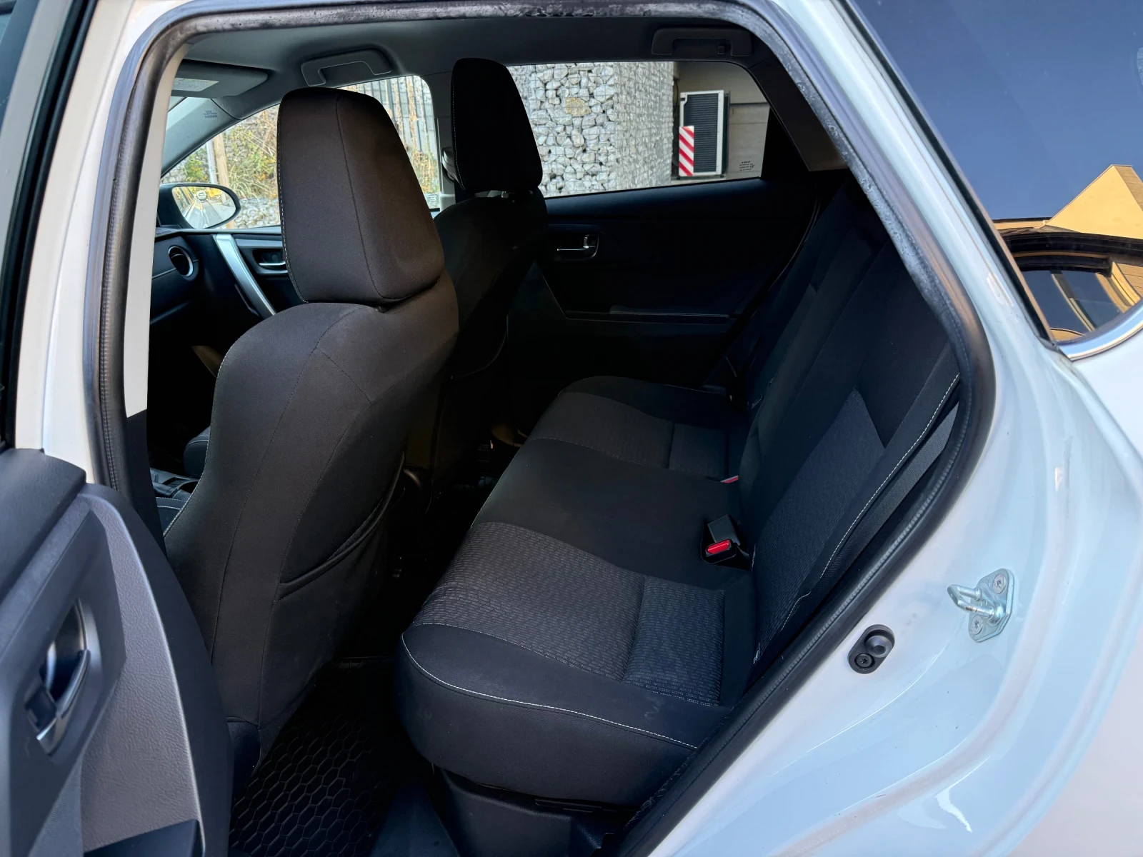Toyota Auris 1.8 Hybrid  | Mobile.bg � ����������� 9