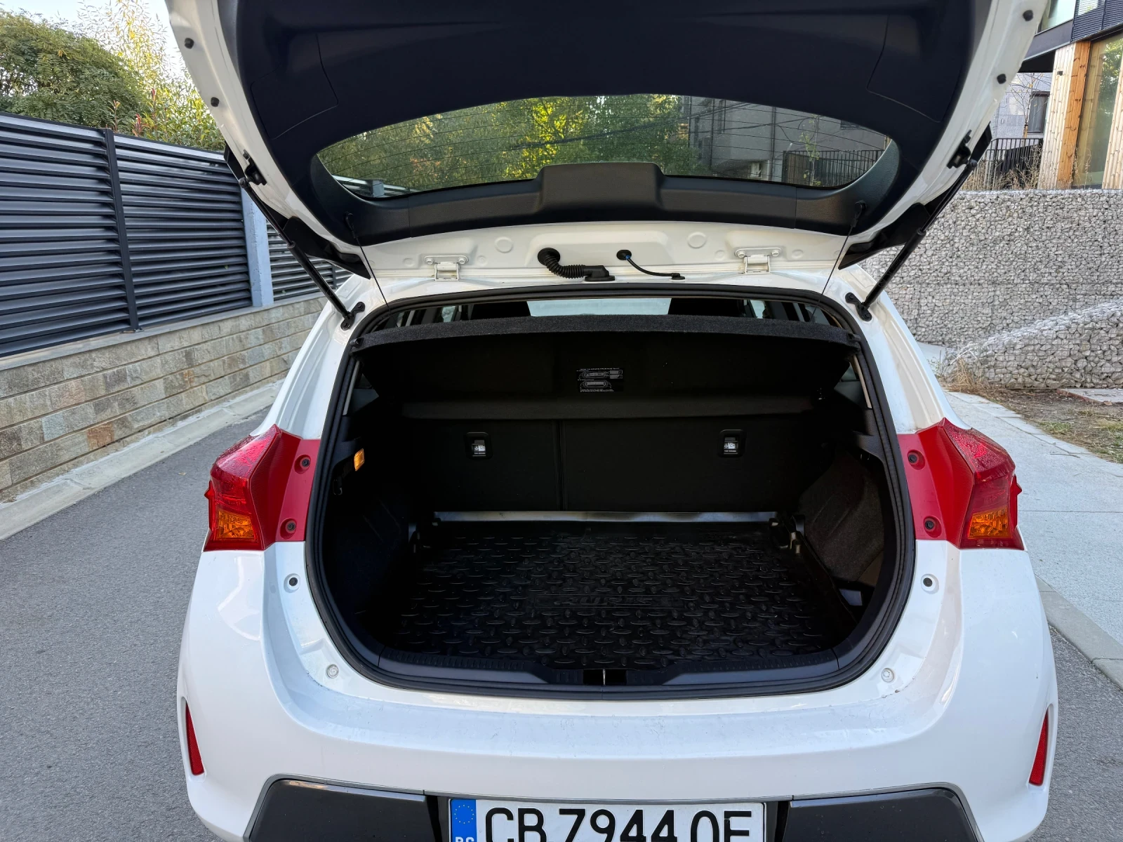 Toyota Auris 1.8 Hybrid  | Mobile.bg � ����������� 10