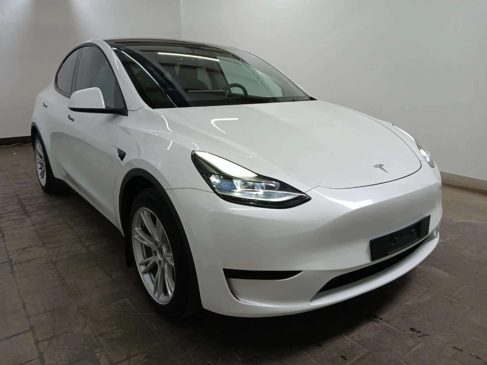 Tesla Model Y Standart Range Leather LED Navi Camera