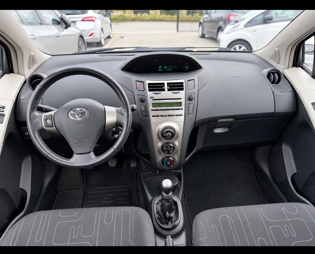 Toyota Yaris 1.0i 58278km, снимка 9 - Автомобили и джипове - 56678527
