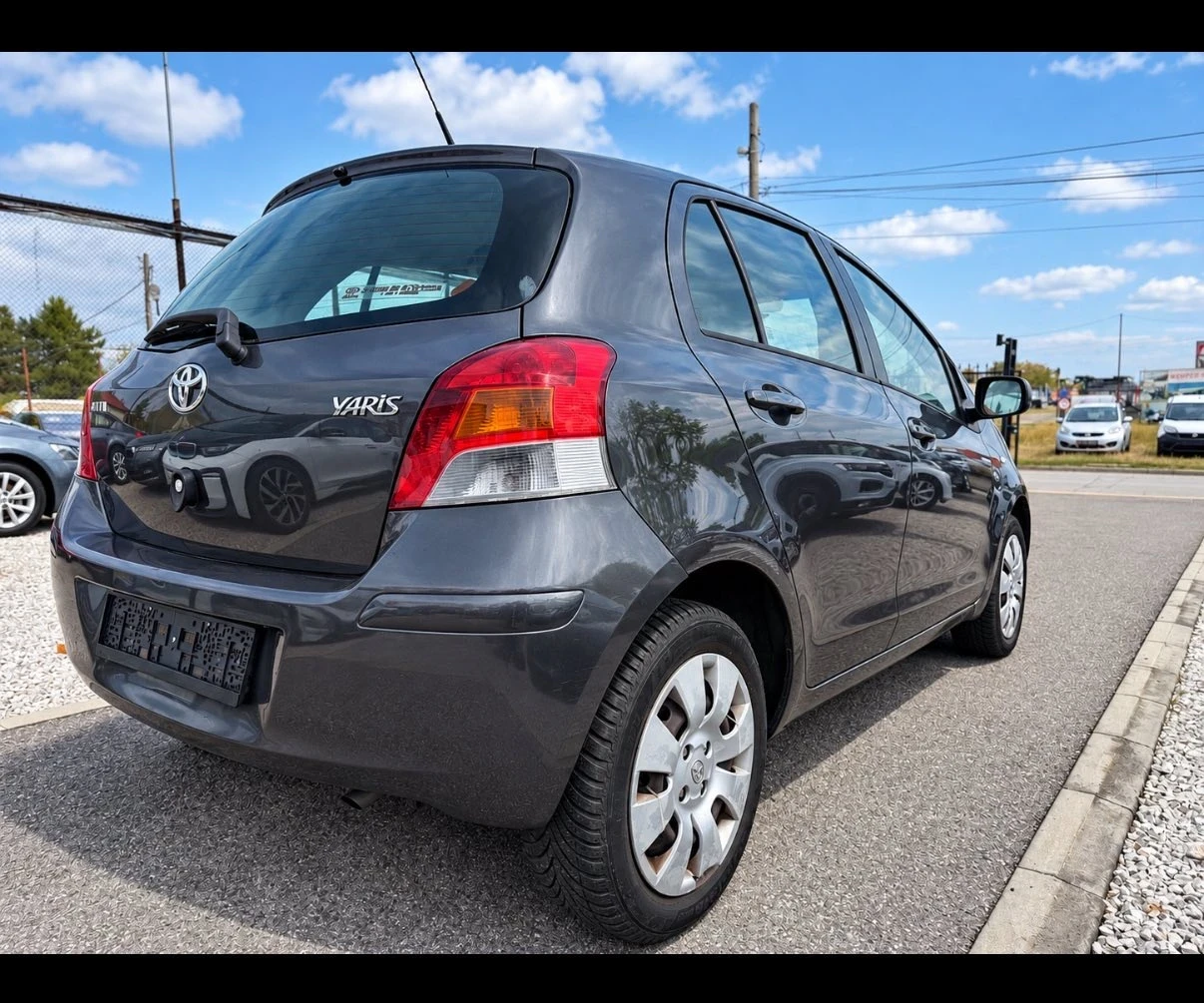 Toyota Yaris 1.0i 58278km, снимка 6 - Автомобили и джипове - 56678527