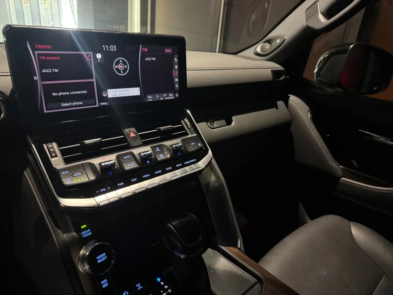 Toyota Land cruiser 300, снимка 6 - Автомобили и джипове - 50796502