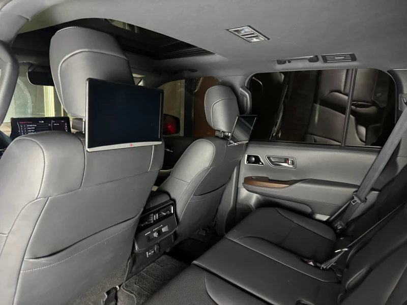 Toyota Land cruiser 300, снимка 8 - Автомобили и джипове - 50796502