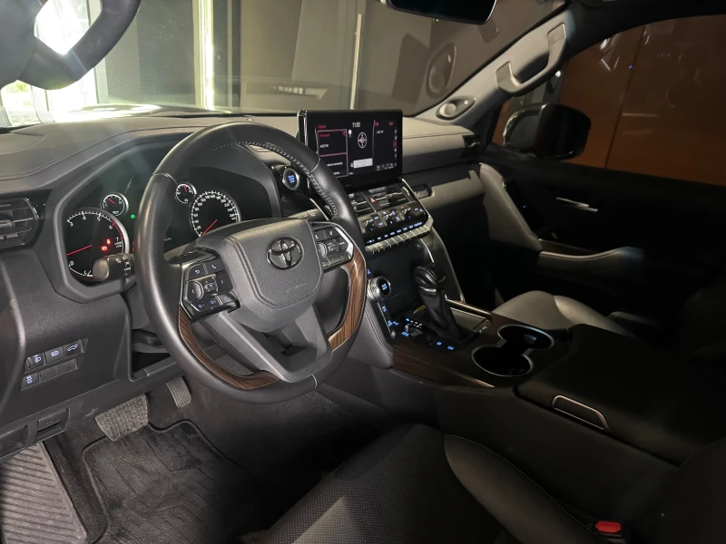 Toyota Land cruiser 300, снимка 4 - Автомобили и джипове - 50796502