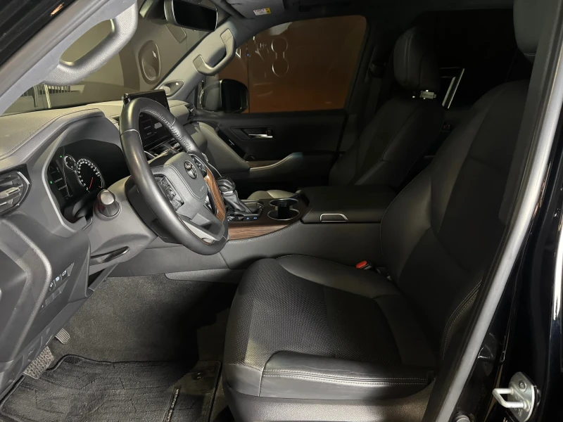 Toyota Land cruiser 300, снимка 3 - Автомобили и джипове - 50796502