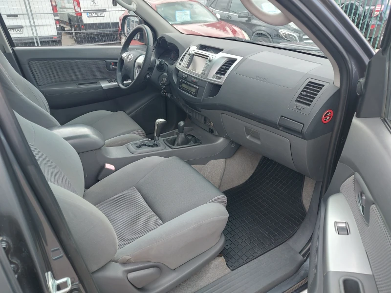 Toyota Hilux 3.0 D4-D, 171 к.с., 4х4, АВТОМАТИК, ЮЖНА ИТАЛИЯ, снимка 10 - Автомобили и джипове - 51414702