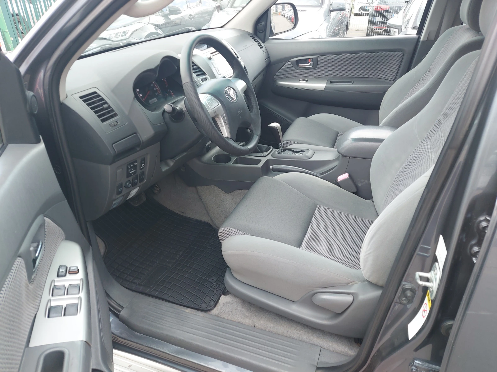 Toyota Hilux 3.0 D4-D, 171 к.с., 4х4, АВТОМАТИК, ЮЖНА ИТАЛИЯ - изображение 8