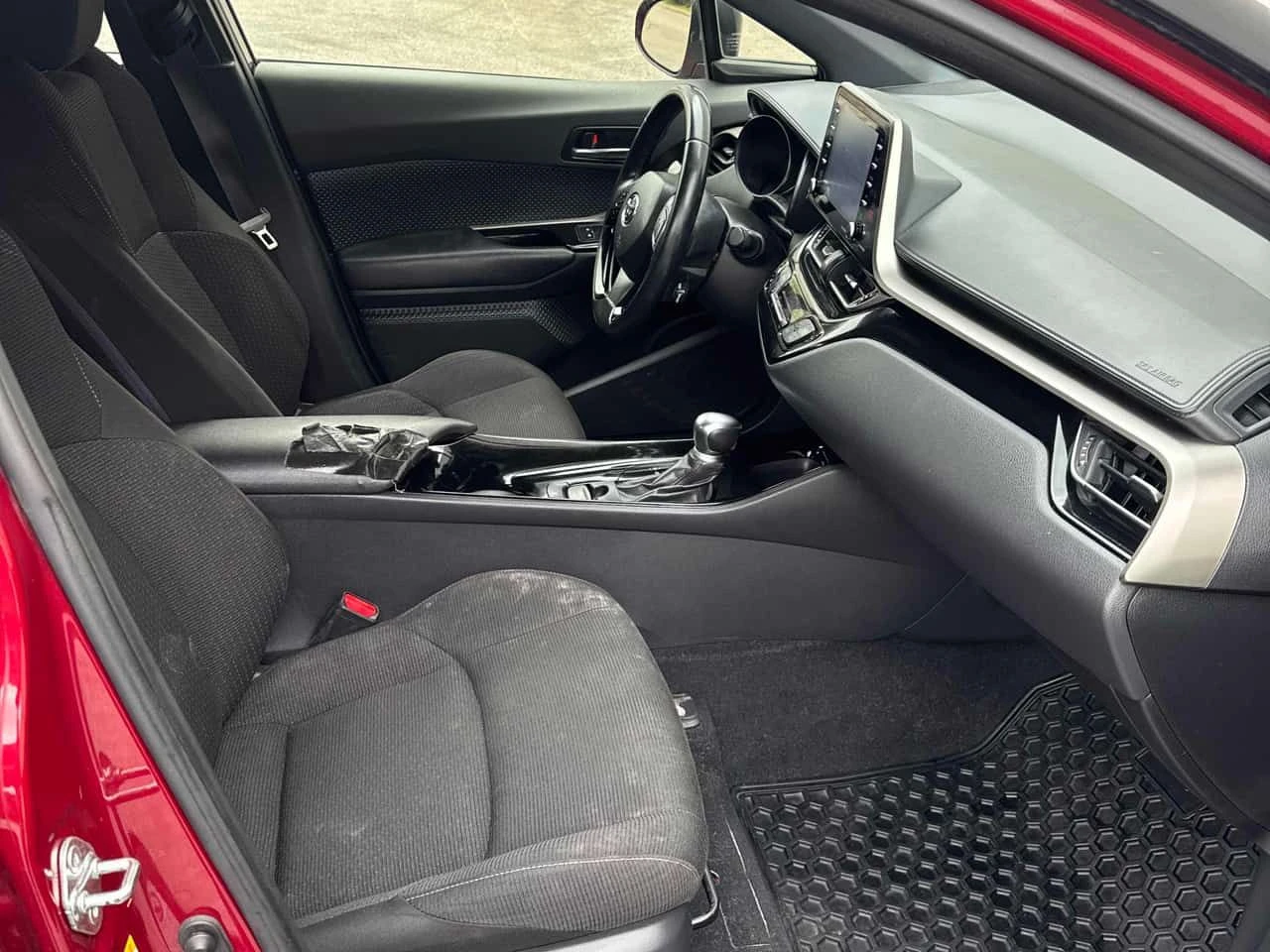 Toyota C-HR * FWD* АВТОКРЕДИТ БЕЗ ПЪРВОНАЧАЛНА ВНОСКА* , снимка 12 - Автомобили и джипове - 54675859