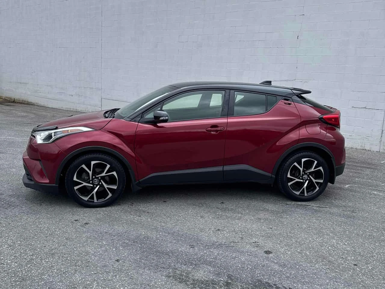 Toyota C-HR * FWD* АВТОКРЕДИТ БЕЗ ПЪРВОНАЧАЛНА ВНОСКА* , снимка 2 - Автомобили и джипове - 54675859