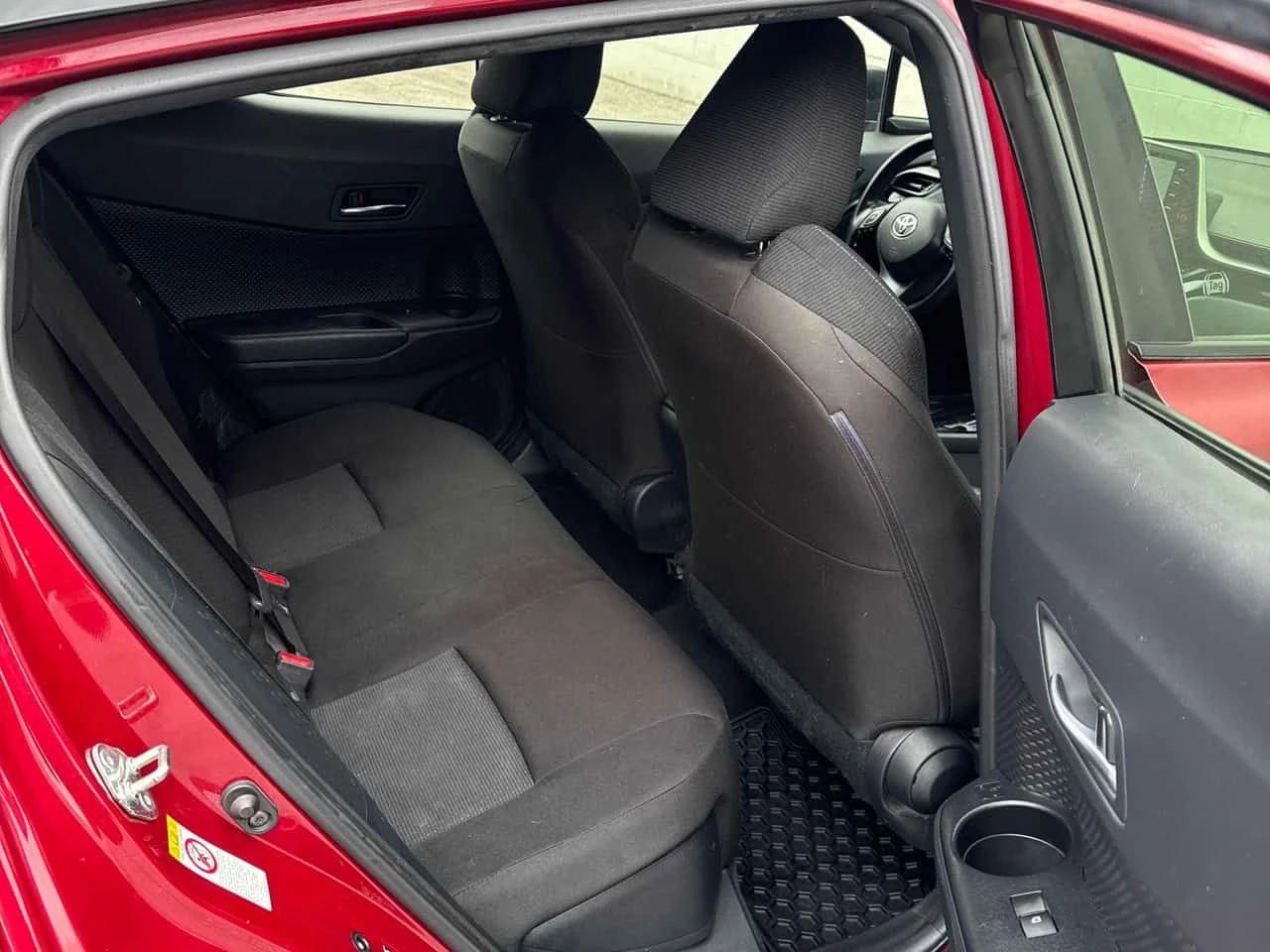 Toyota C-HR * FWD* АВТОКРЕДИТ БЕЗ ПЪРВОНАЧАЛНА ВНОСКА* , снимка 11 - Автомобили и джипове - 54675859