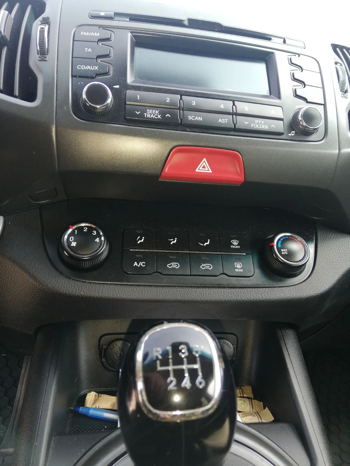 Kia Sportage 2.0 D 136 к. с. УНИКАТ , снимка 9 - Автомобили и джипове - 55943507